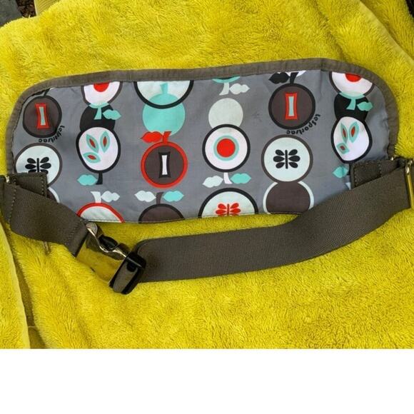 Lesportsac Gray Apple Design Beltbag/Crossbody/Fanny Pack - Picture 4 of 7